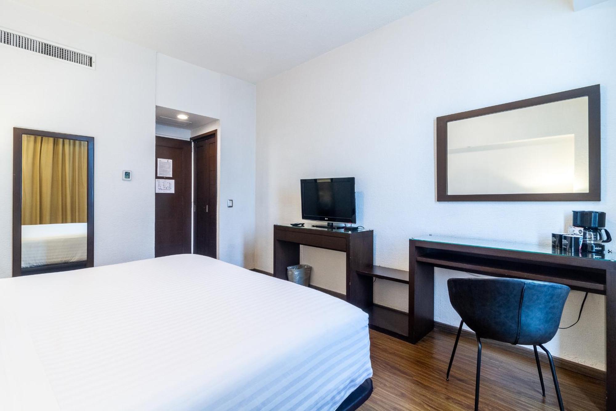 Meson Ejecutivo Guadalajara Minerva - Av Mexico Hotel Buitenkant foto